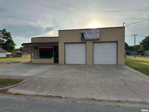 39 N Walnut St, Tamaroa, IL, 62888-4213 | Card Image