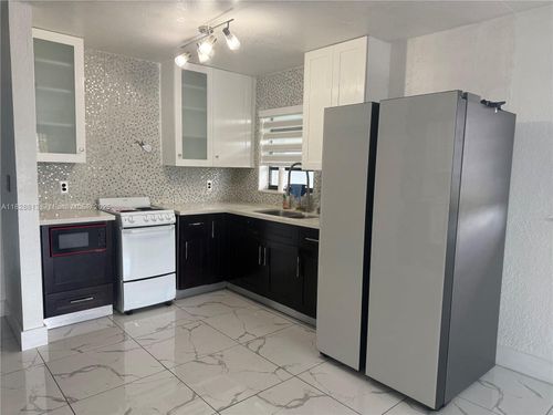 7-6215 W 24th Ave, Hialeah, FL, 33016-6950 | Card Image