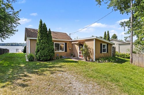 68695 Lake Ct, Edwardsburg, MI, 49112-8819 | Card Image