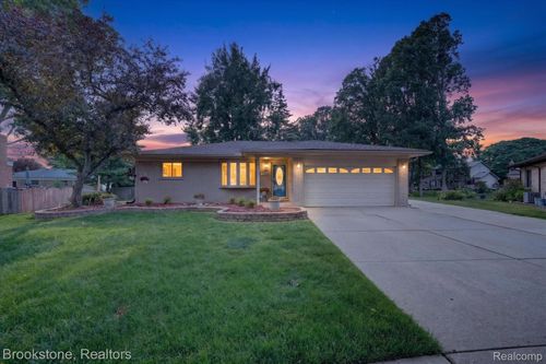 720 Comet Ct, Canton, MI, 48188-1525 | Card Image