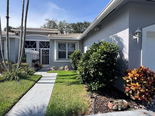9875 Crescent View Dr, Boynton Beach, FL, 33437-5925 | Card Image