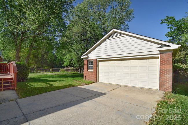 Detached Garage | Image 5