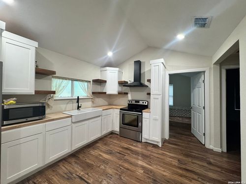 323 Thompson Pl, San Antonio, TX, 78225-1411 | Card Image