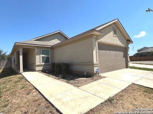3011 Old Almonte Dr, San Antonio, TX, 78224-2704 | Card Image