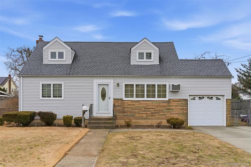 14 Starlight Ct, West Babylon, NY, 11704-2919 | Card Image