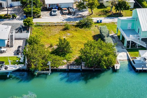 172 Iroquois Dr, Islamorada, FL, 33036-4225 | Card Image