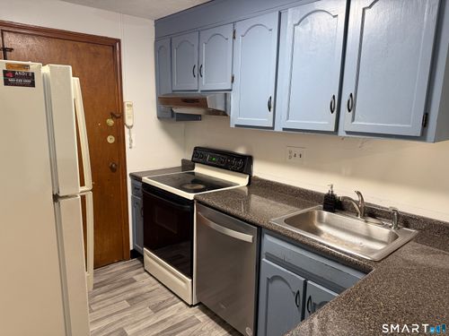 c1-1162 Middle Tpke W, Manchester, CT, 06040-7902 | Card Image