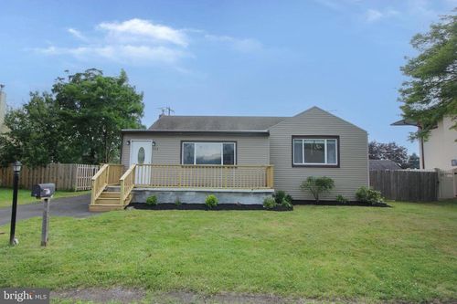 913 Fairview Ave, BRISTOL, PA, 19007-6434 | Card Image