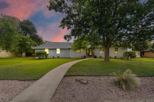 1003 Avenue A, Fredericksburg, TX, 78624-2702 | Card Image