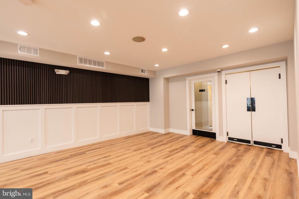 Commercial Sale in PHILADELPHIA 3