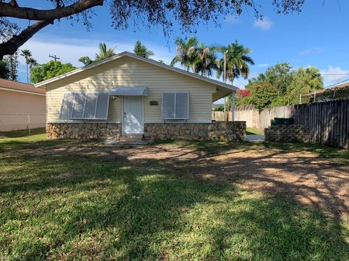 811 94th Ave, Naples, FL, 34108-2450 | Card Image