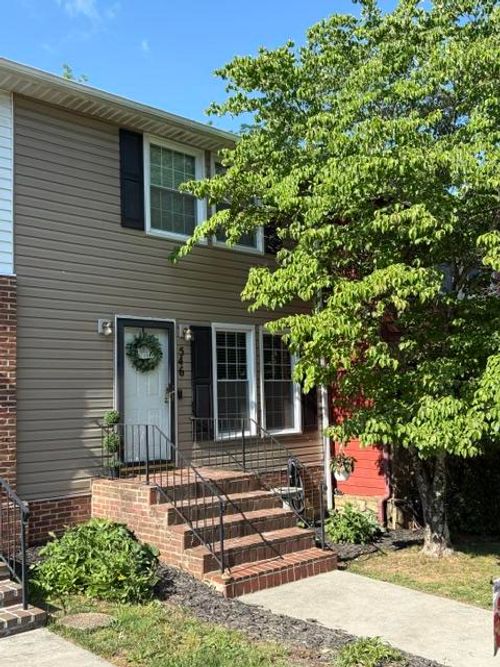 546 Westminister Ln, Salem, VA, 24153-2861 | Card Image