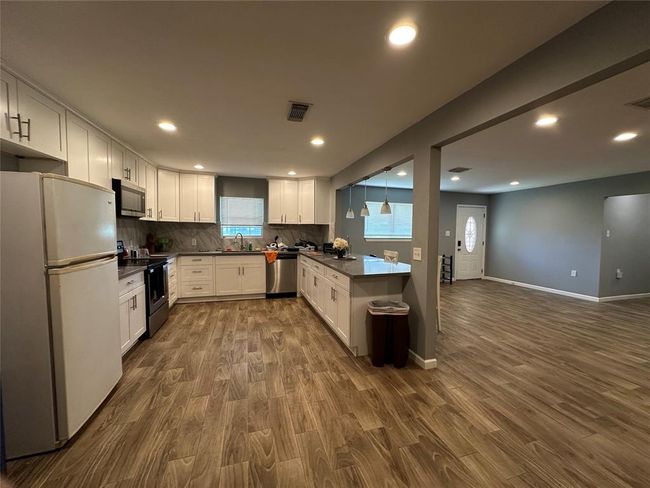 120 Shanklin Rd, House other with 9 bedrooms, 5 bathrooms and null parking in Angleton TX | Image 6