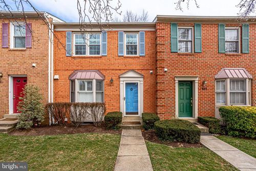 839 N Greenbrier St, Arlington, VA, 22205-1228 | Card Image