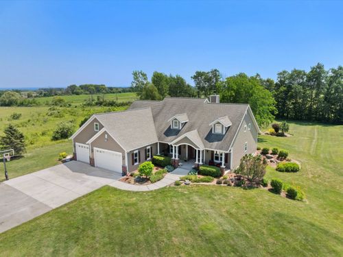 631 Cedar Avenue, Cedar Grove, WI, 53013 | Card Image