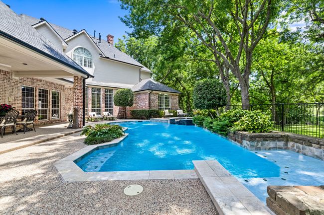 5613 Shady Elm Cir, House other with 4 bedrooms, 4 bathrooms and null parking in Plano TX | Image 32