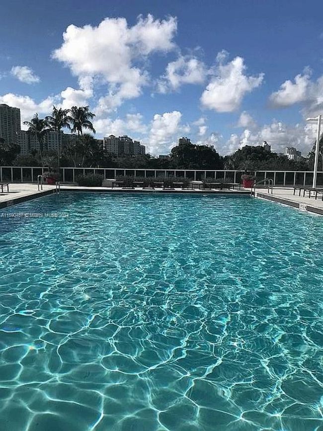 1003 - 3675 N Country Club Dr, Condo with 2 bedrooms, 2 bathrooms and null parking in Aventura FL | Image 9