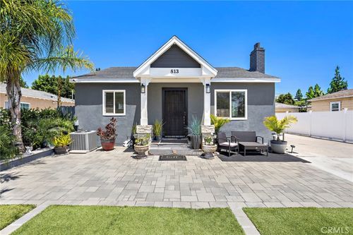 813 E Chestnut Ave, Santa Ana, CA, 92701-6201 | Card Image