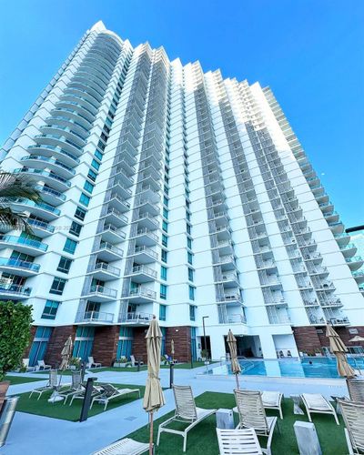 1215 - 350 S Miami Ave, Condo with 1 bedrooms, 1 bathrooms and null parking in Miami FL | Image 2