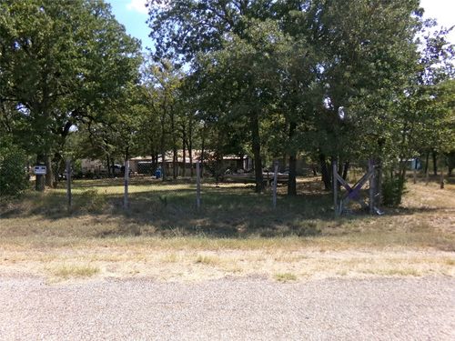 386 Hidden Oaks Dr, Elgin, TX, 78621-5587 | Card Image
