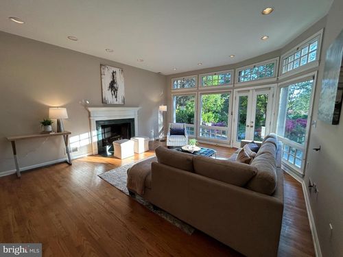 6515 Old Chesterbrook Rd, MCLEAN, VA, 22101-4608 | Card Image