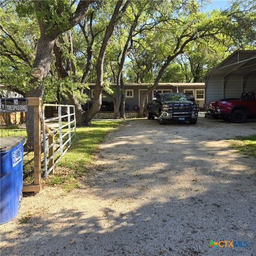 425 Dreamland Dr, Canyon Lake, TX, 78133-3813 | Card Image