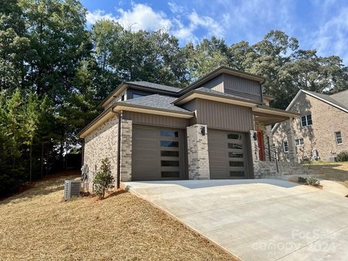 1243 10th Street Pl Nw, Hickory, NC, 28601-2794 | Card Image