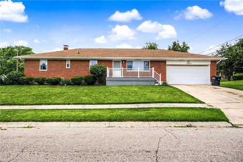 5607 Greencrest Dr, Dayton, OH, 45432-3828 | Card Image