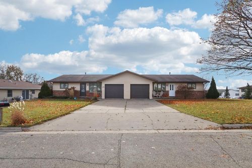 211 213 W Garfield Street, Mount Horeb, WI, 53572 | Card Image