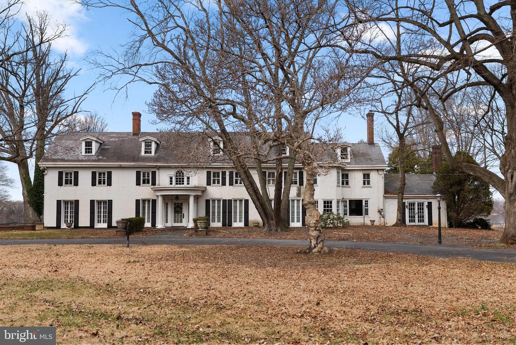 Residential in EDGEWATER PARK 2