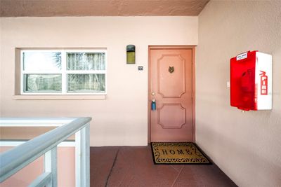 205 - 5521 80 Th Street N, Condo with 2 bedrooms, 1 bathrooms and null parking in SAINT PETERSBURG FL | Image 2