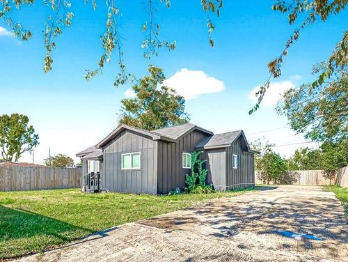 978 Saint Clair St, Houston, TX, 77088-6242 | Card Image