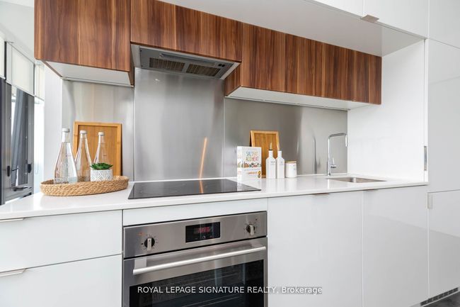 2805 - 185 Roehampton Ave, Condo with 2 bedrooms, 1 bathrooms and null parking in Toronto ON | Image 8