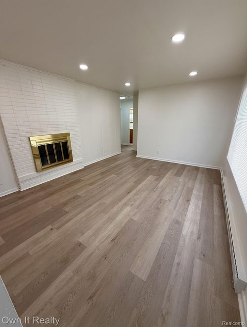 15398 Petrie St, Roseville, MI, 48066-3138 | Card Image