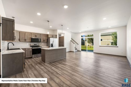 4614 E Whisper Ridge Pl, Sioux Falls, SD, 57108-3170 | Card Image