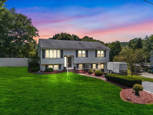 30 S Cross Rd, Haverhill, MA, 01835-8232 | Card Image