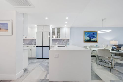 ph-605-12 Royal Palm Way, Boca Raton, FL, 33432-8712 | Card Image