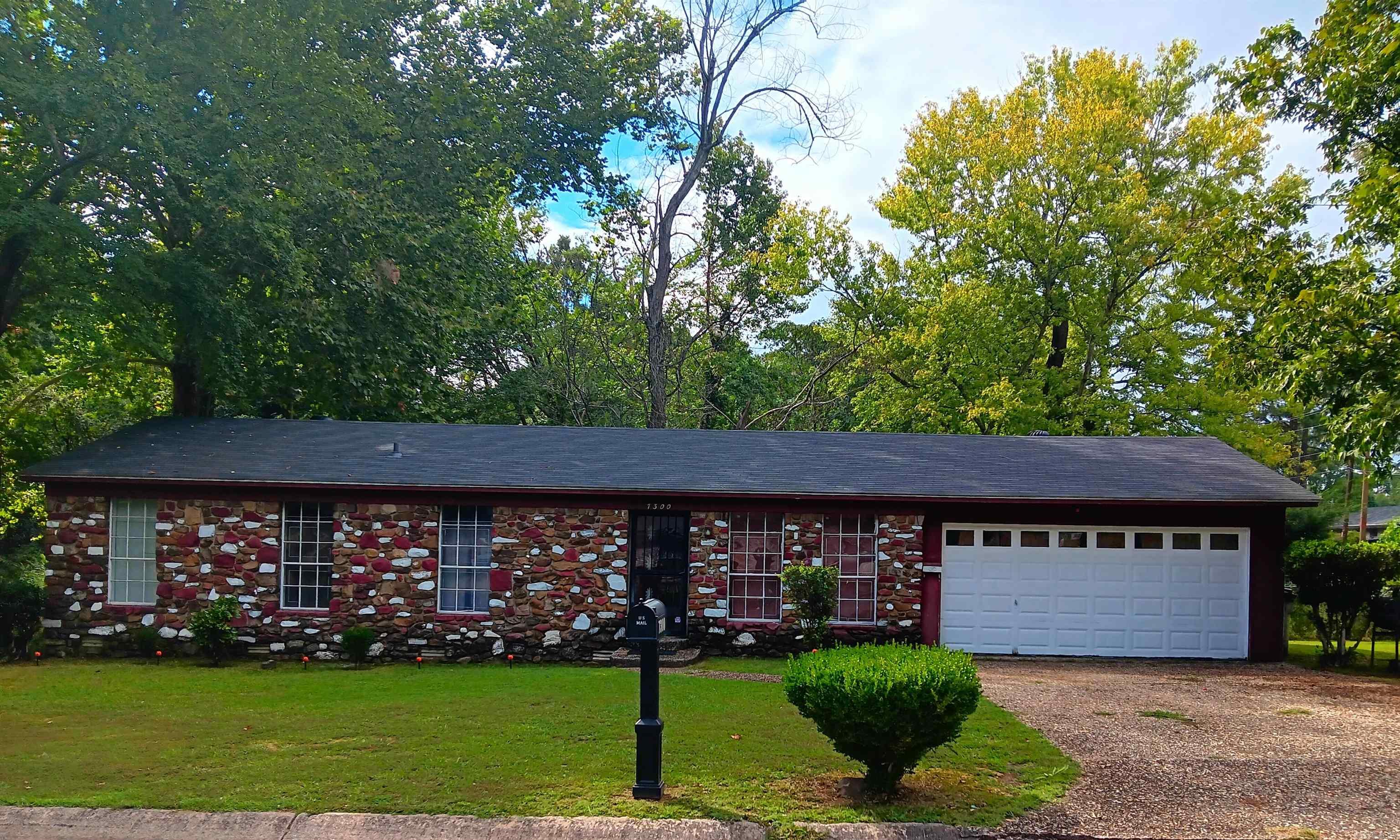 Denise Dr, Little Rock, AR 72209