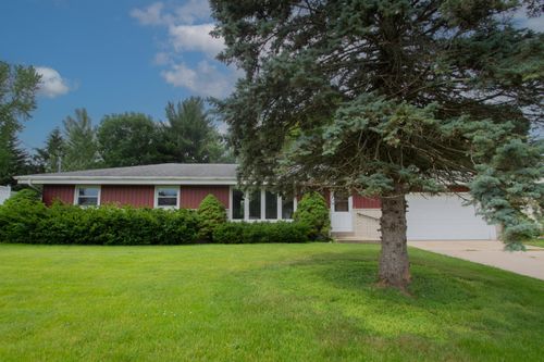 1218 Allermann Dr, Watertown, WI, 53094-5112 | Card Image