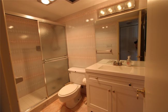 GUEST BATHROOM W/ SHOWER | Image 21