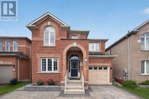 86 Beare Trail, Newmarket, ON, L3X3B3 | Card Image
