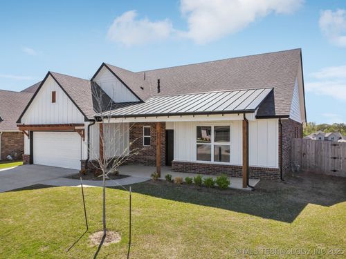 2916 S 8th St, Broken Arrow, OK, 74012-5521 | Card Image