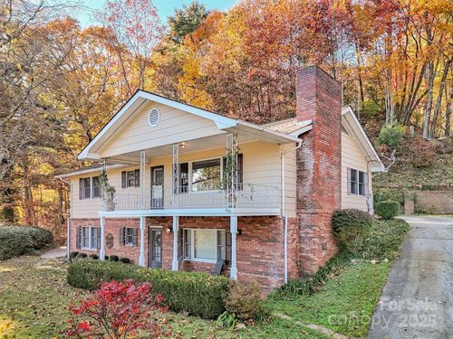 930 Scenic Cir, Waynesville, NC, 28786-8118 | Card Image