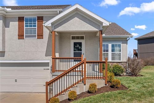 9504 N Lenox Pl, Kansas City, MO, 64154-1303 | Card Image