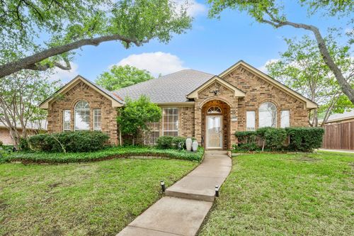 924 Hardie St, Hurst, TX, 76053-6302 | Card Image