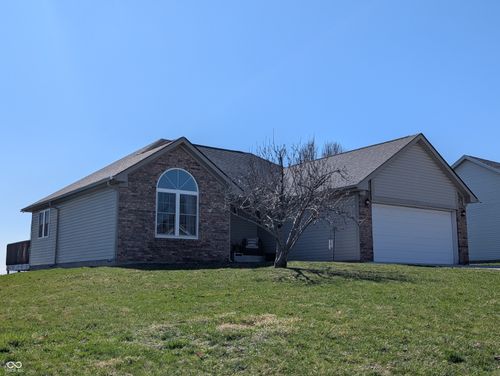1115 Zona Dr, Rushville, IN, 46173-1095 | Card Image