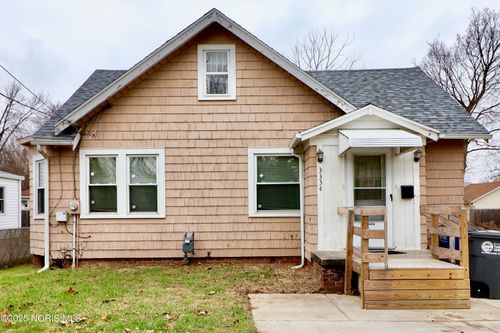 3334 Thelma Dr, Toledo, OH, 43613-1051 | Card Image