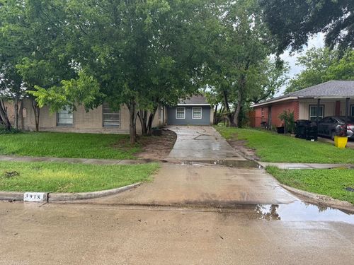 3918 Dalmatian Dr, Houston, TX, 77045-6311 | Card Image