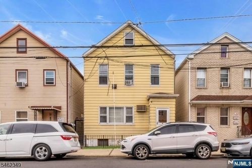 29 Kossuth Street, Newark, NJ, 07105 | Card Image