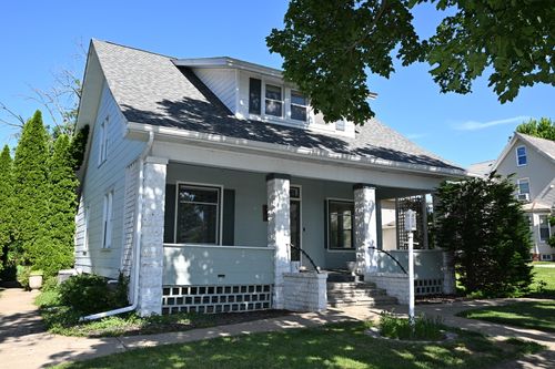 407 N Franklin St, Roanoke, IL, 61561-7604 | Card Image